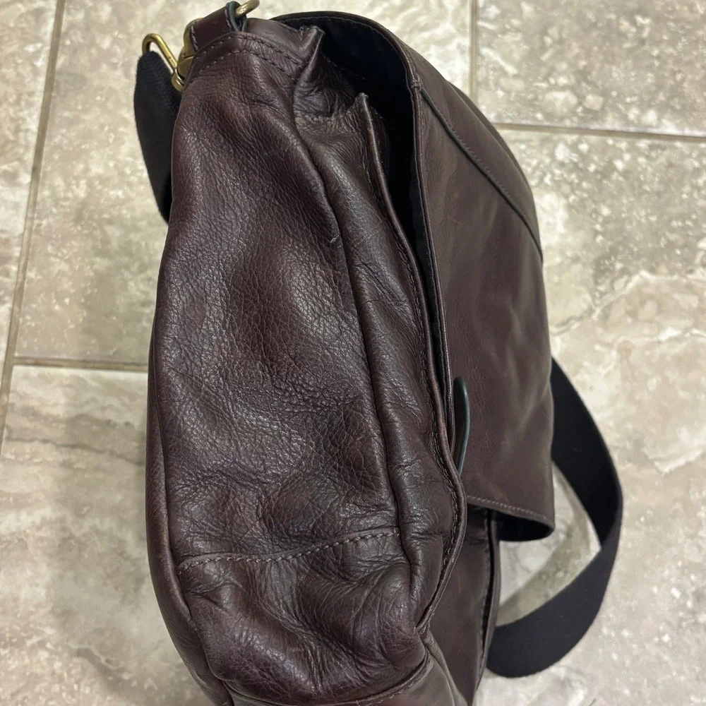 Fossil Defender Messenger Bag Dark Brown Leather Crossbody MBG9037